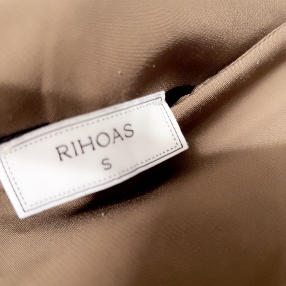 Rihoas Women's Tan Shorts - Picture 5 of 7